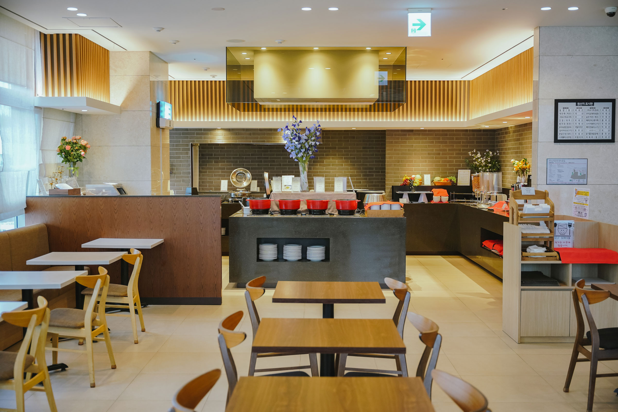 11F ボンサルーテ （BONSALUTE) 店内